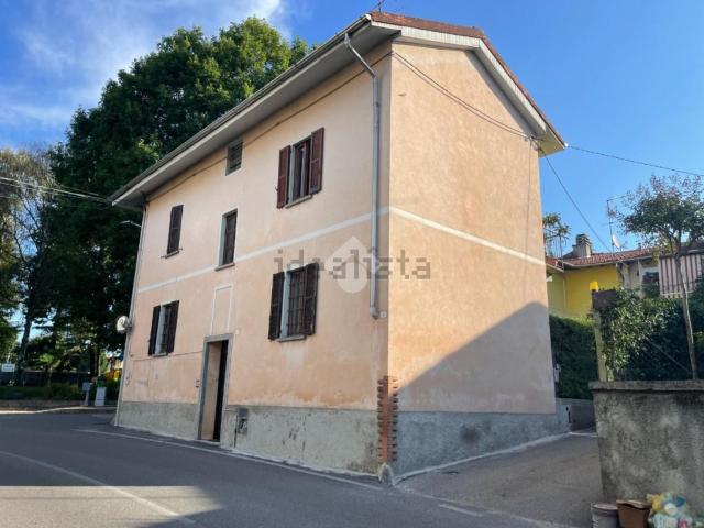 Casa in vendita a Cairate, Lombardia