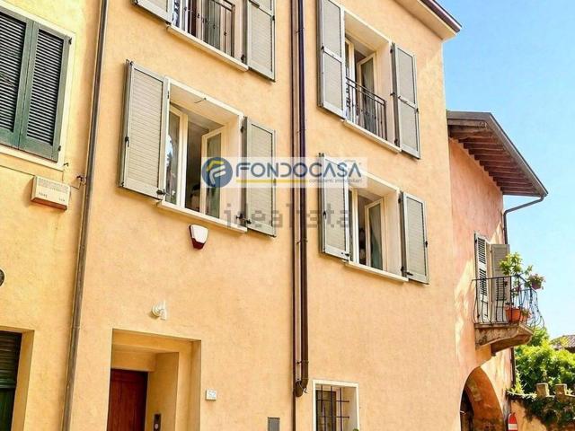 Casa in vendita a Lonato, Lombardia