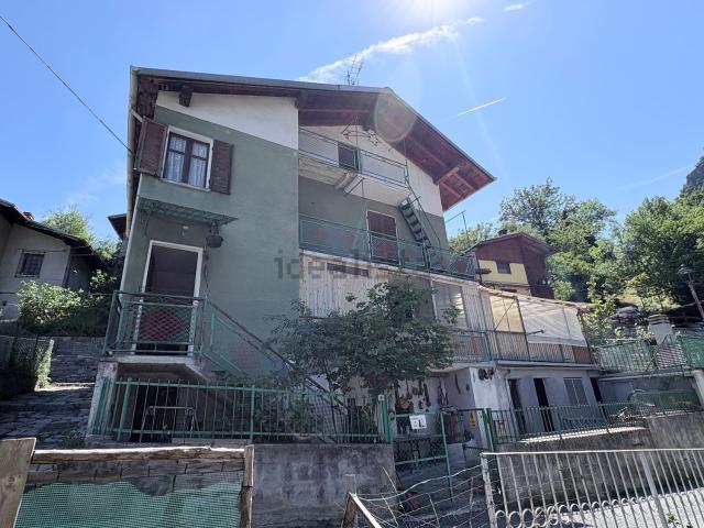 Casa in vendita a Champdepraz, Aosta