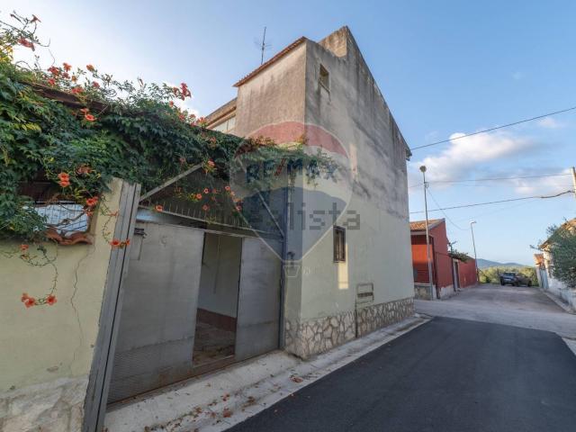 Casa in vendita a Carinola, Campania