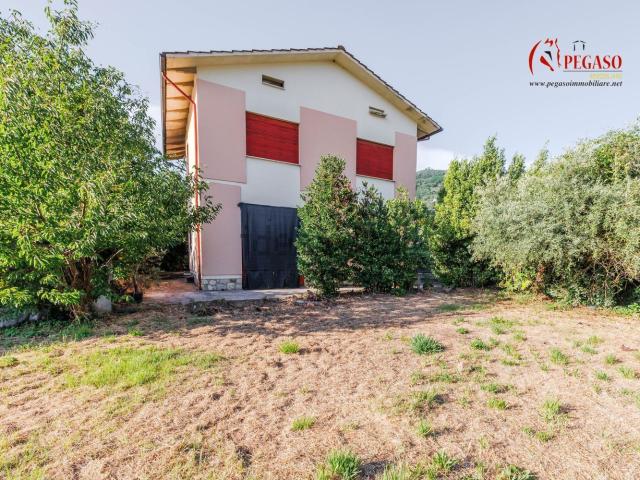 Casa in vendita a Ricciano, Uzzano E Castello