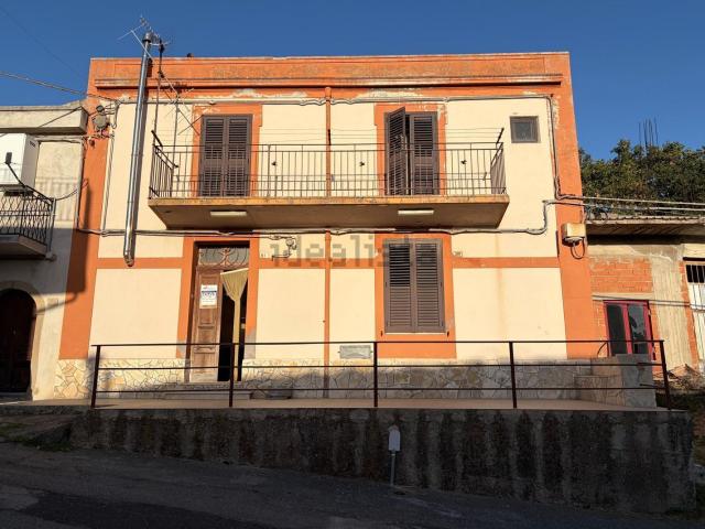 Casa in vendita a Montalbano Elicona, Sicilia