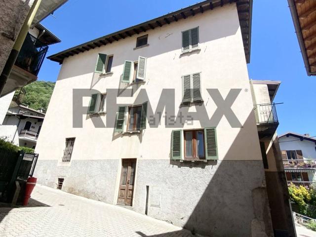 Casa in vendita a Primaluna, Lombardia