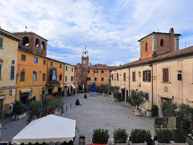 Casa in vendita a Lajatico, Toscana