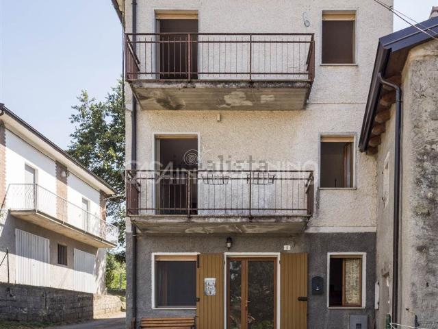 Casa in vendita a Montale, Frassinoro