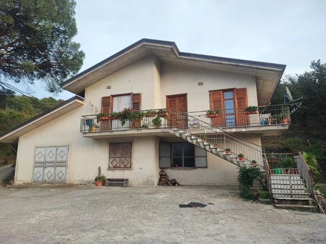 Casa in vendita a Contrada Bagnoli, Avellino
