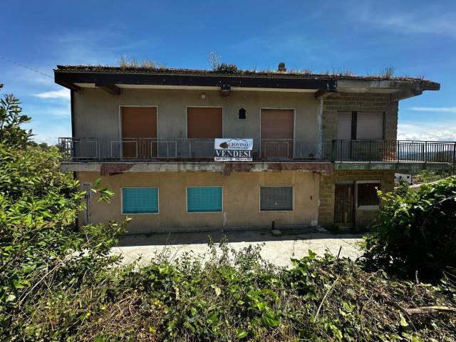 Casa in vendita a Montefalcione, Campania