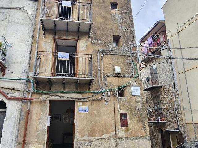 Casa in vendita a Collesano, Sicilia
