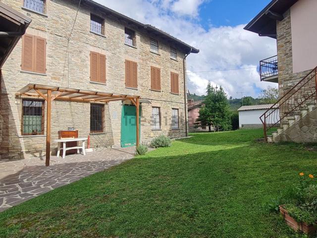 Casa in vendita a Zavattarello, Lombardia