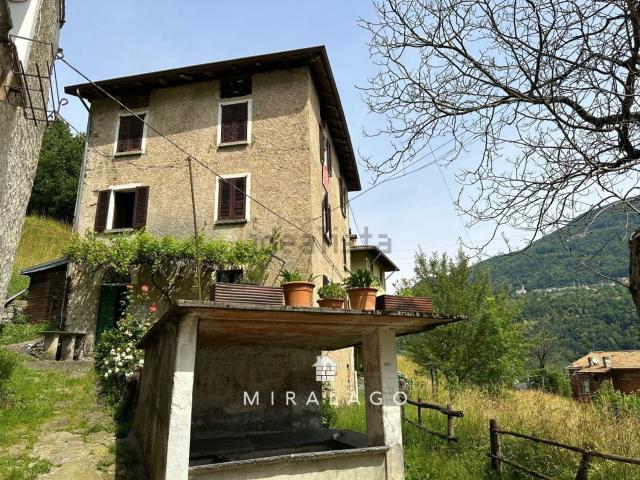 Casa in vendita a Bellano, Lombardia