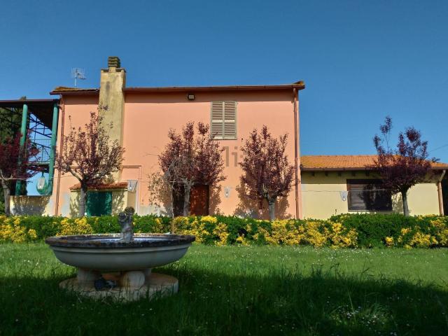 Casa in vendita a Tuscania, Lazio