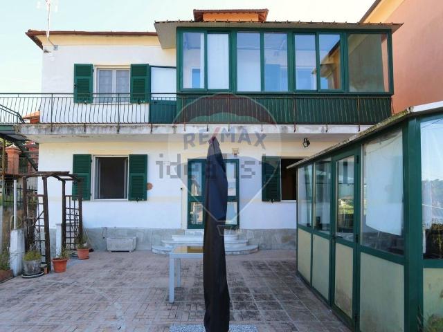 Casa in vendita a Media Val Bisagno, Serra Riccò