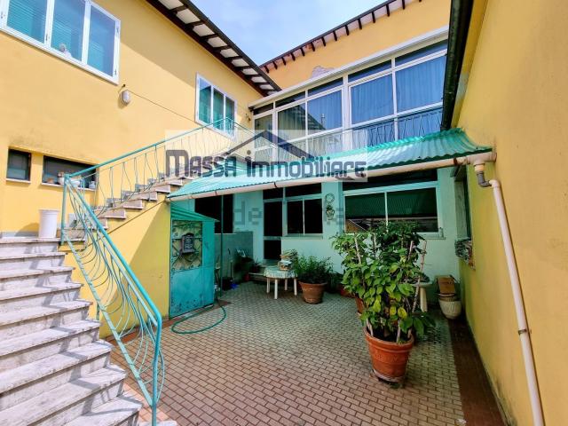 Casa in vendita a Collecchio, Pescia