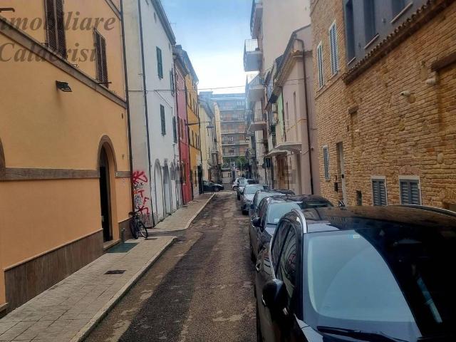 Casa in vendita a Marina centro, Marche