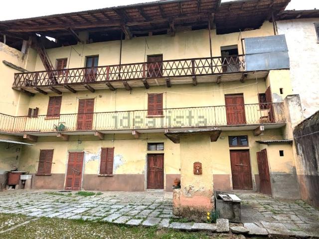 Casa in vendita a Invorio Superiore, Piemonte