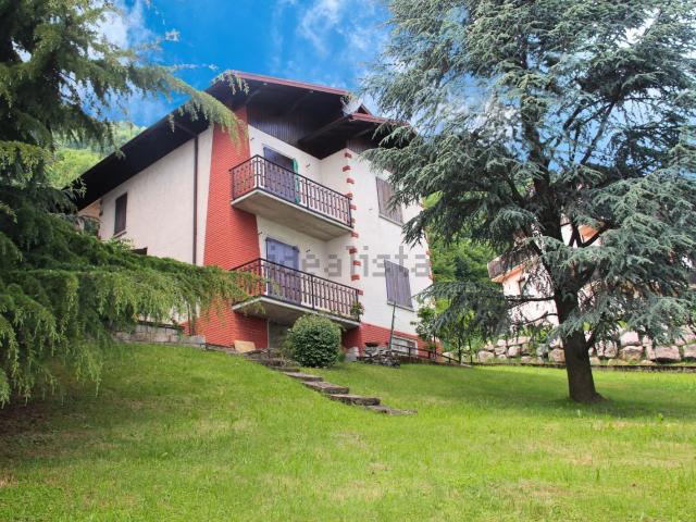 Casa in vendita a Alzano Lombardo, Lombardia