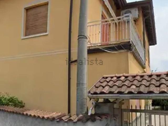 Casa in vendita a Uboldo, Lombardia