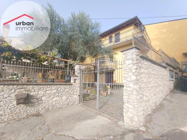 Casa in vendita a Pizzoli, Abruzzo