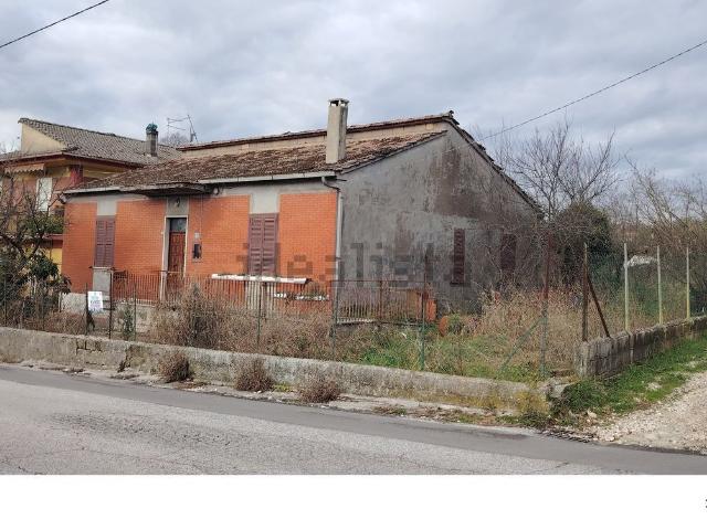 Casa in vendita a Frosinone, Lazio