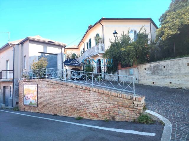 Casa in vendita a Unione dei Comuni della Val Vibrata, Sant'omero