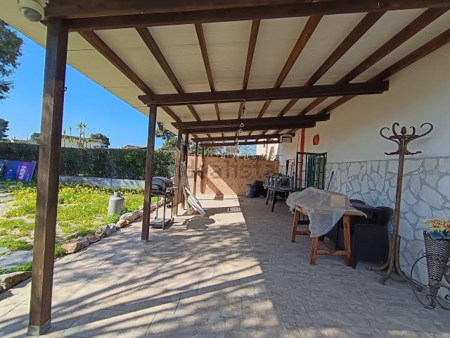 Casa in vendita a Mondragone, Caserta
