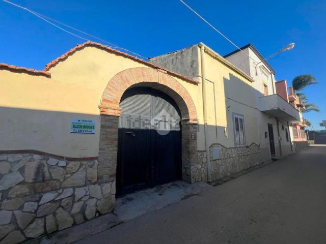 Casa in vendita a Mondragone, Campania