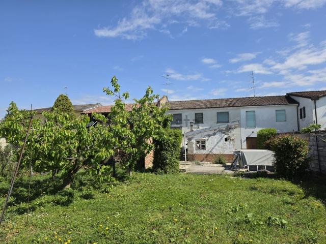 Casa in vendita a Castelvetro Piacentino, Reggio Emilia