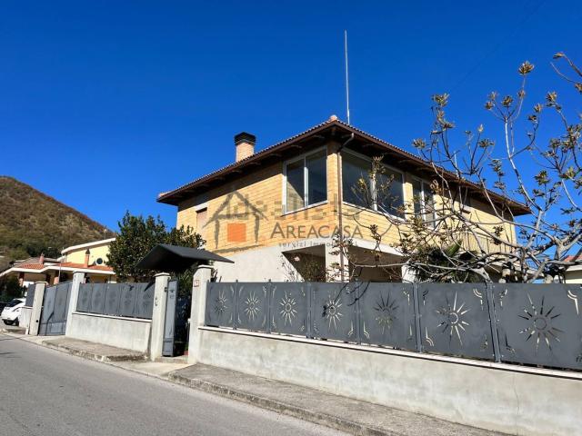 Casa in vendita a Castello, Marche