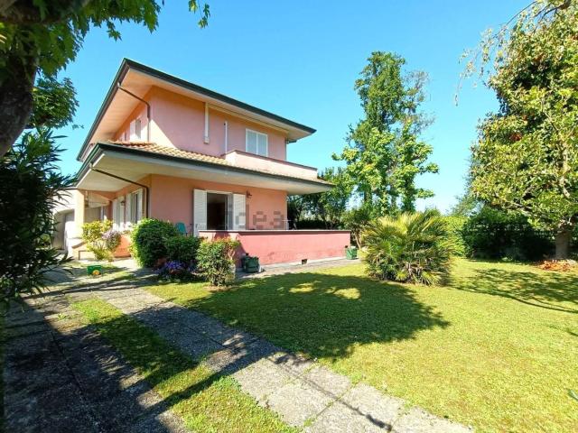 Casa in vendita a Marina di Massa, Marina Di Massa