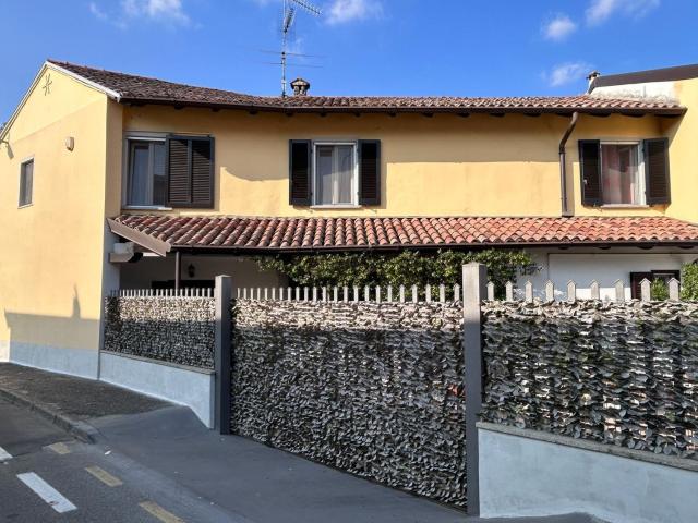 Casa in vendita a Dorno, Lombardia