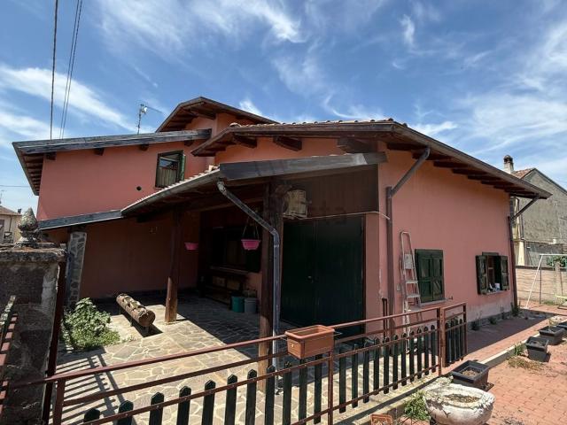 Casa in vendita a Alagna, Pavia