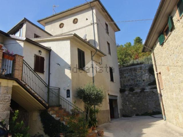 Casa in vendita a Mozzano, Marche