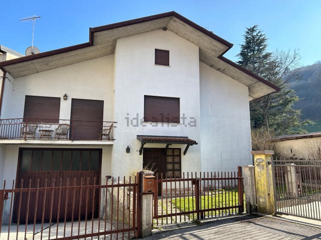 Casa in vendita a Lusiana Conco, Veneto