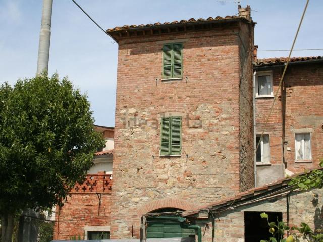 Casa in vendita a Macchie, Gioiella