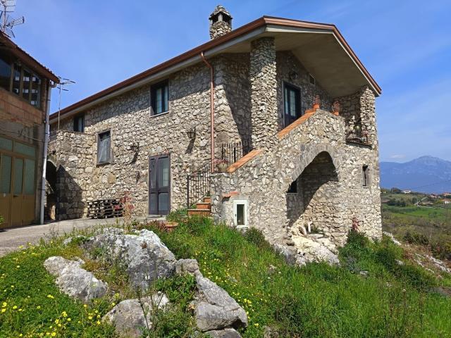Casa in vendita a Alvignano, Campania