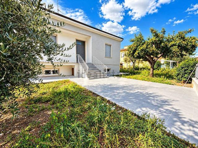 Casa in vendita a Sterpete, Foligno