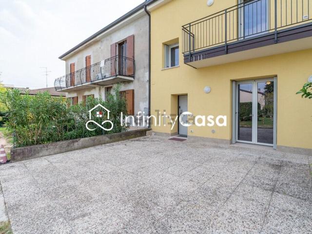 Casa in vendita a Sommacampagna, Verona