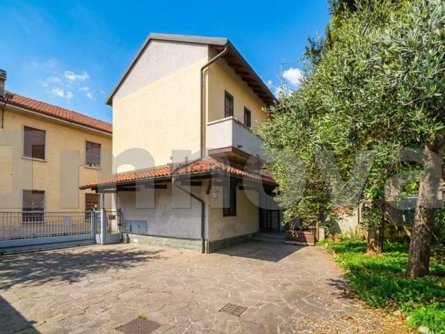 Casa in vendita a Cesano Maderno, Lombardia