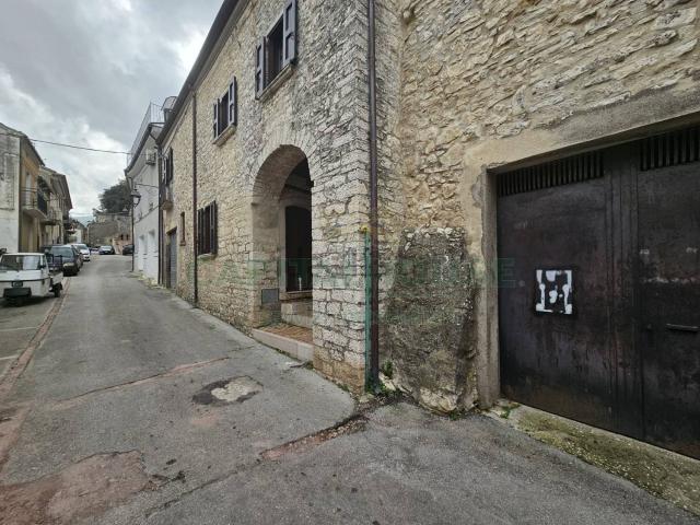 Casa in vendita a Monteroduni, Molise