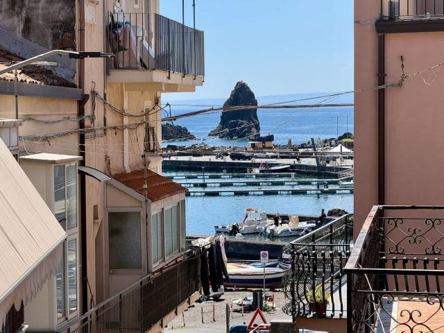 Casa in vendita a Aci Castello, Sicilia