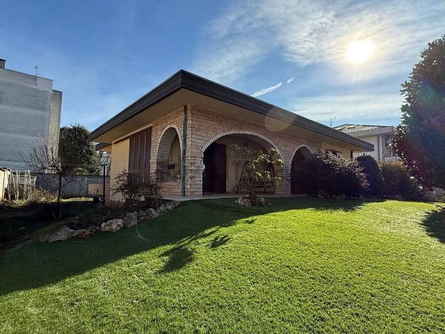 Casa in vendita a Lainate, Lombardia