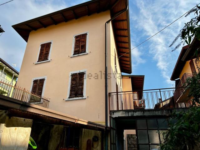 Casa in vendita a Castione Della Presolana, Lombardia