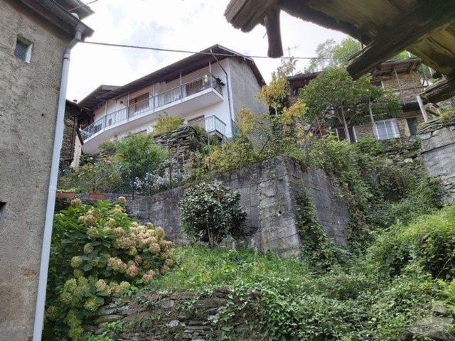 Casa in vendita a Caprezzo