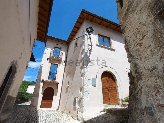 Casa in vendita a Fontecchio, Abruzzo