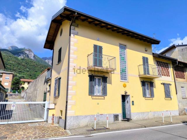 Casa in vendita a Caserta, Valmadrera