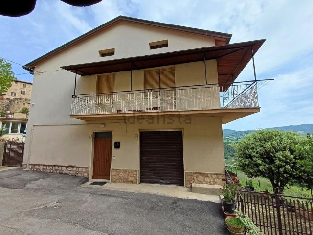 Casa in vendita a Gualdo Cattaneo, Umbria