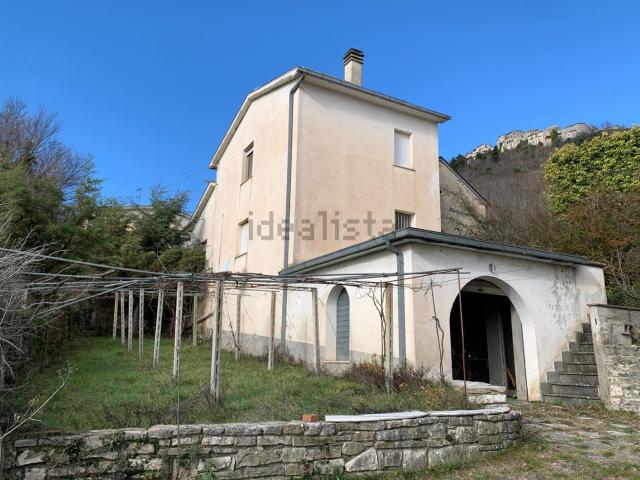Casa in vendita a Castelpetroso, Molise