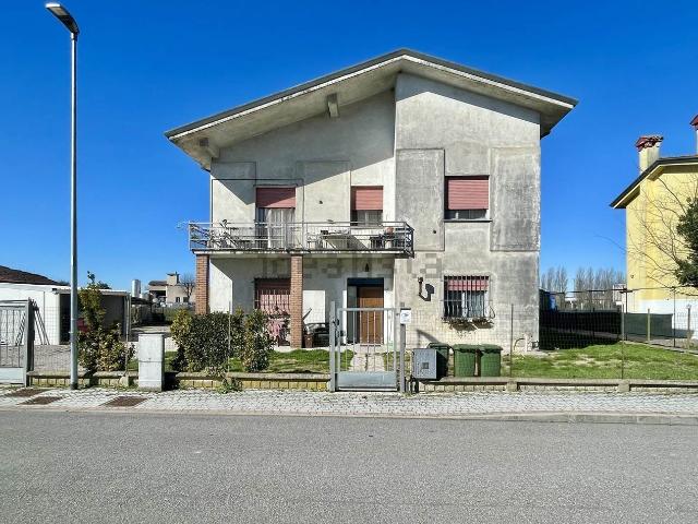 Casa in vendita a Borgo Virgilio, Romanore