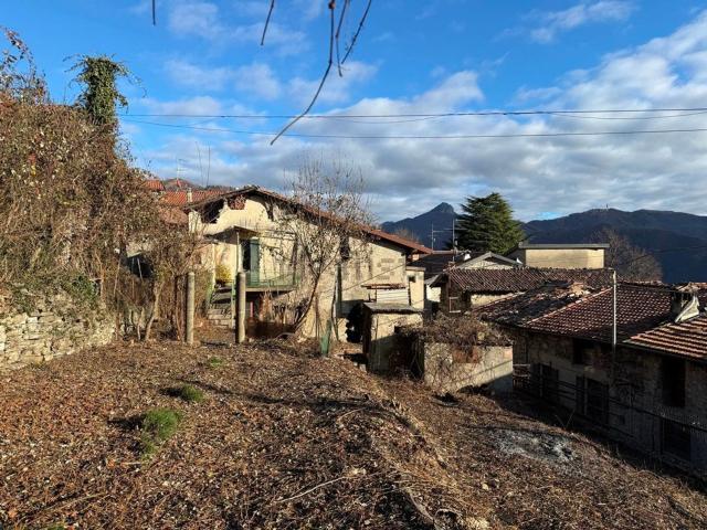 Casa in vendita a Asso, Lombardia
