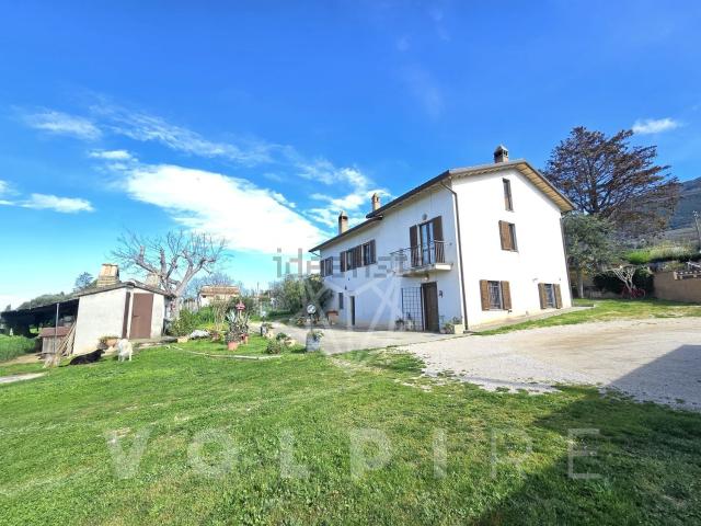 Casa in vendita a Assisi, Umbria